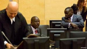 Vice-presidente do Quênia, William Ruto (c), compareceu ao Tribunal Penal Internacional, em Haia